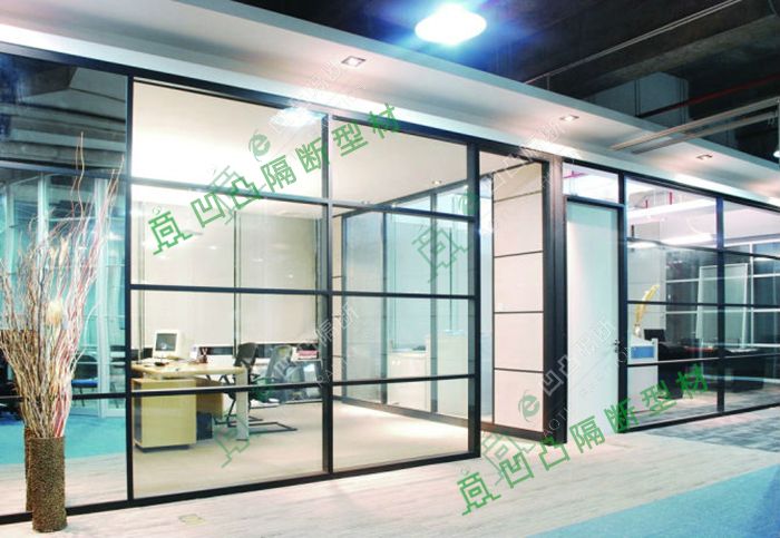 辦公室玻璃隔斷新貢獻(xiàn)，抗火立大功——燃燒兩小時，抗熱溫度986℃